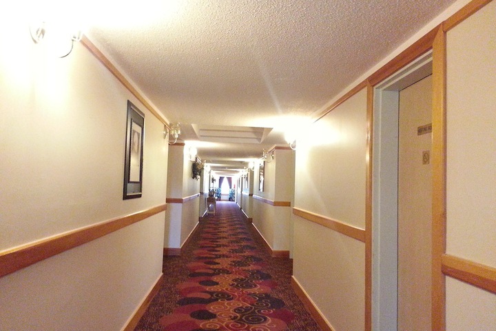 Ballroom/Hall 39 of 54