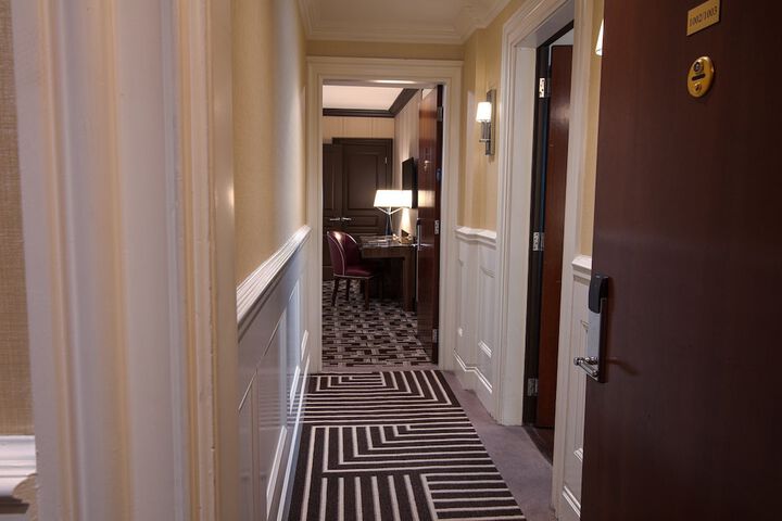 Ballroom/Hall 71 of 78