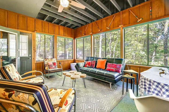 Gorgeous Bushkills Lodge w / Pool Access!