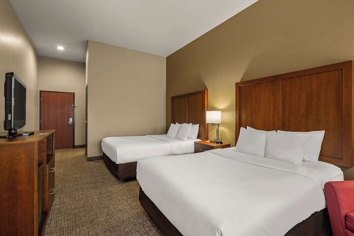 Room 34 of 83