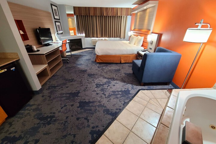 Room 46 of 100