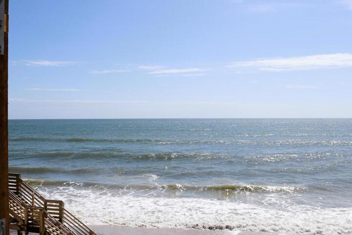 Beachfront Newly Renovated at Aqua Vista