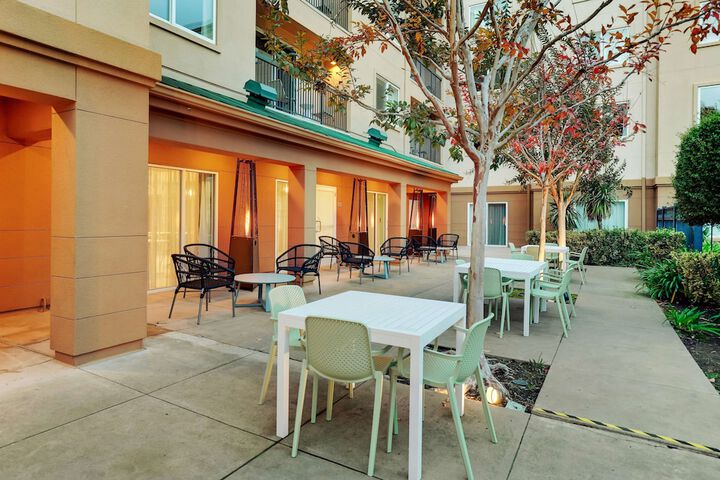 Hotel 4 of 81