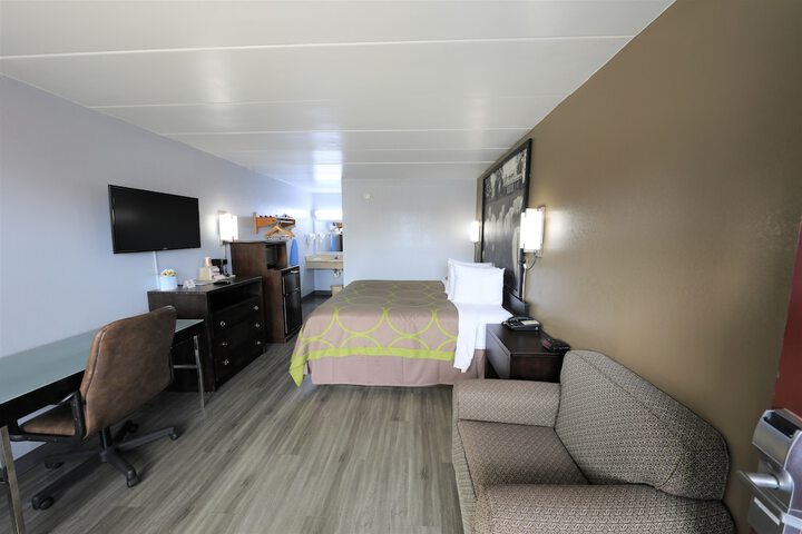 Room 8 of 23