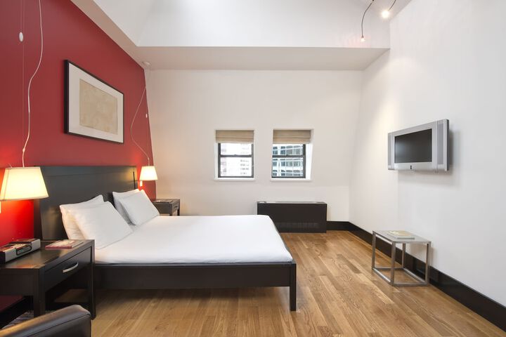 Room 12 of 37