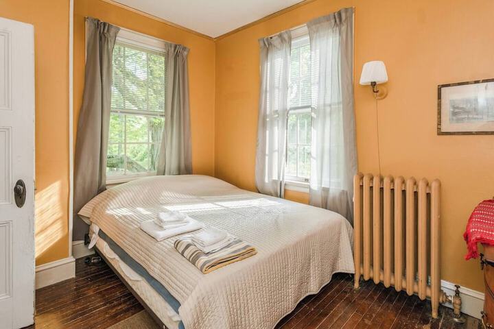 Higganum House B & B