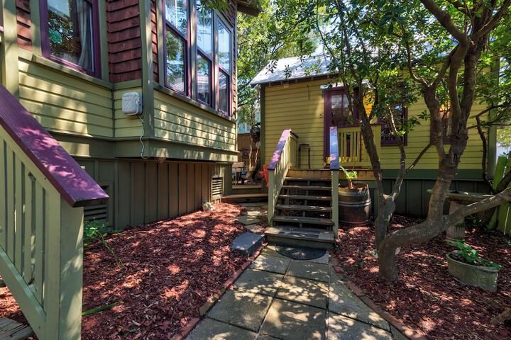 Beachside Boutique Inn – Folly Beach Rooms & Private Cottages