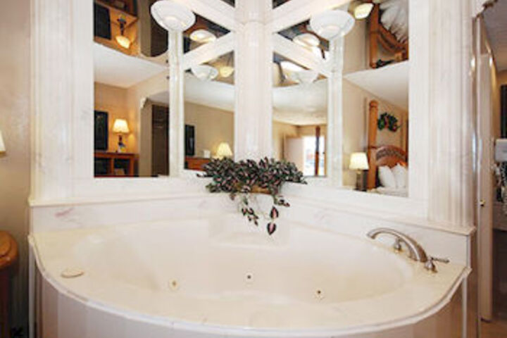 Rodeway Inn & Suites