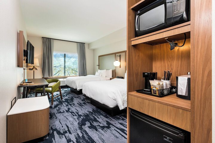 Room 9 of 32