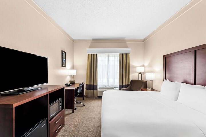 Comfort Inn & Suites Heath - Newark South