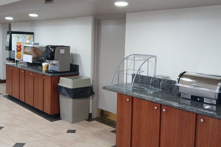 Red Roof Inn Leeds