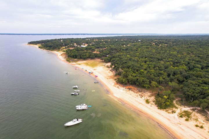 Kingston Cabin Rental: Walk to Lake Texoma Beaches