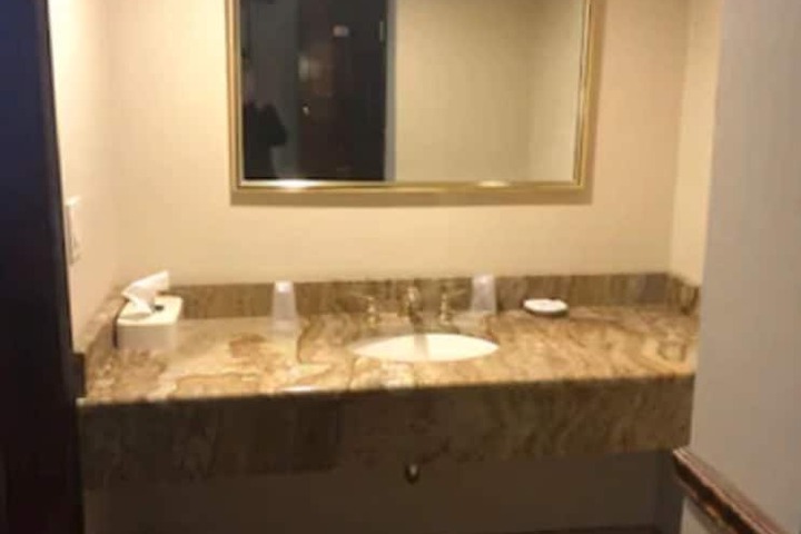 Room 16 of 28