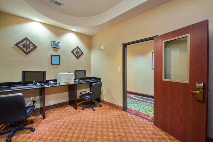 Business Center 44 of 44