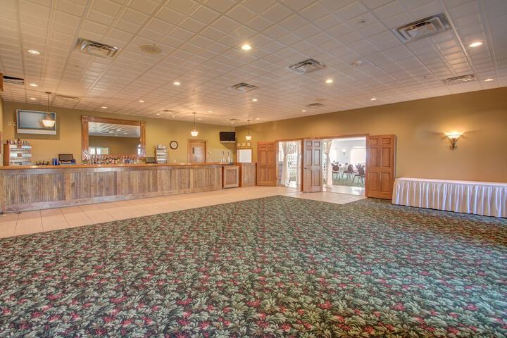 Ballroom/Hall 41 of 68