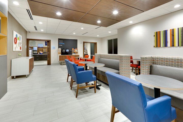 Holiday Inn Express & Suites Plano - The Colony by IHG