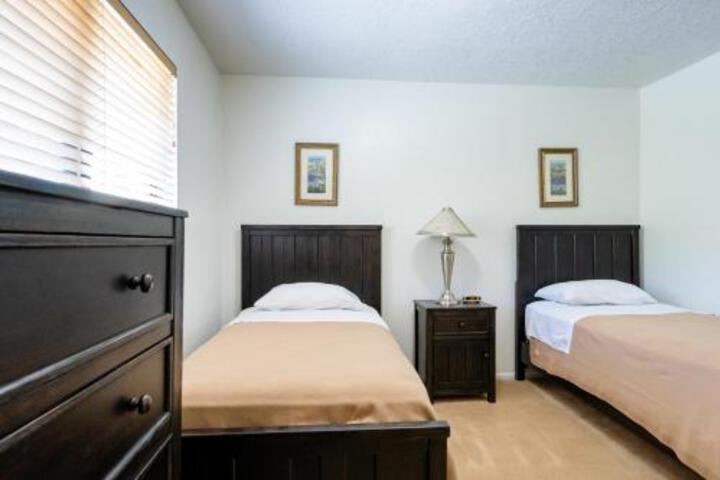 Suite 5 of 6