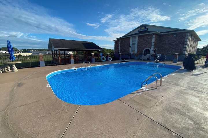 Pool 4 of 34