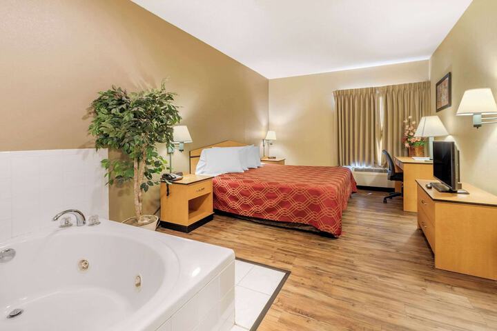Room 12 of 18