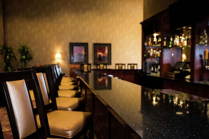 Lounge 48 of 54