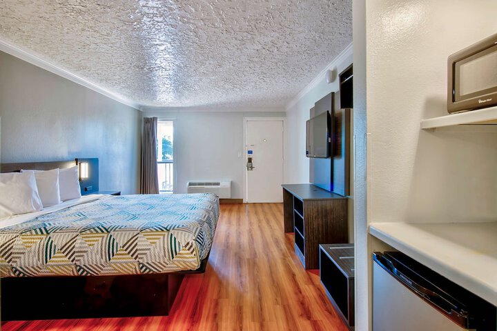 Room 21 of 31