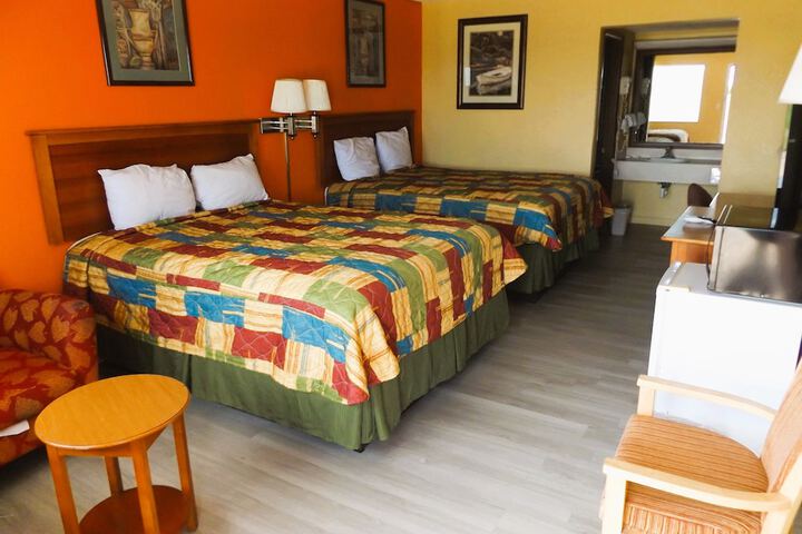 Room 10 of 20
