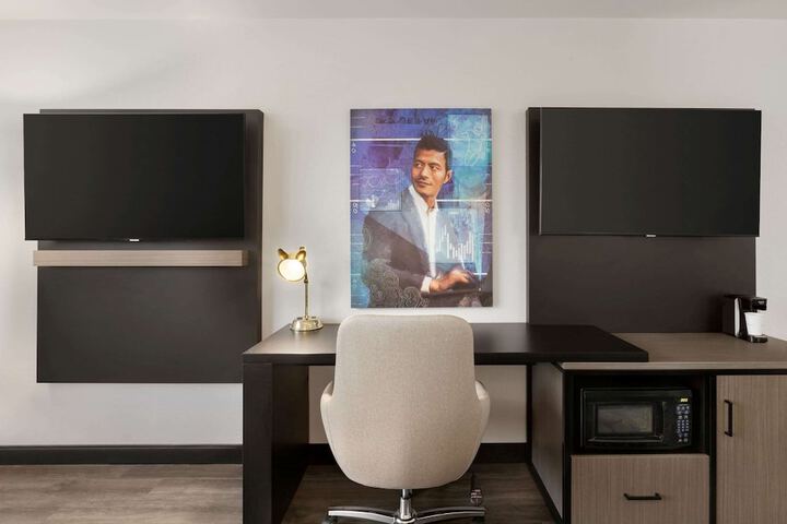 Room 34 of 70