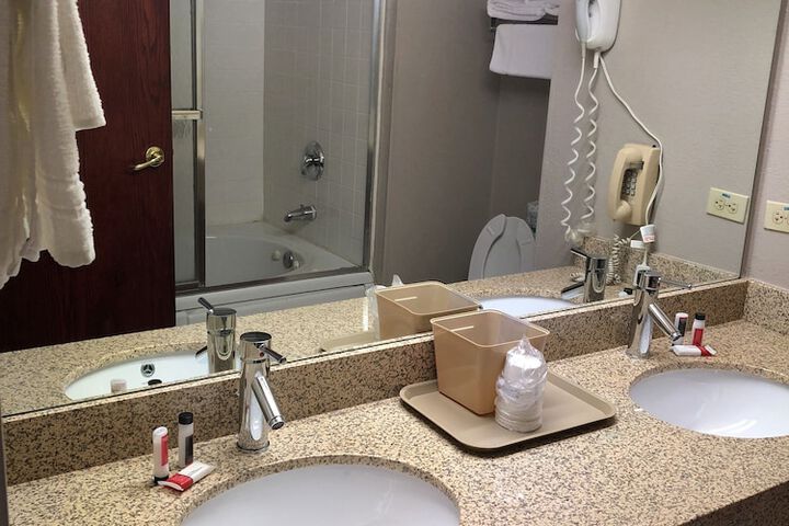 Super 8 by Wyndham Aurora / Naperville Area