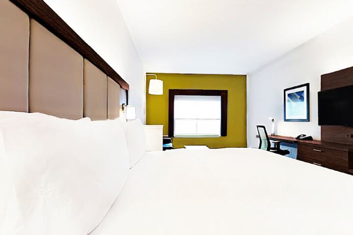 Room 9 of 25