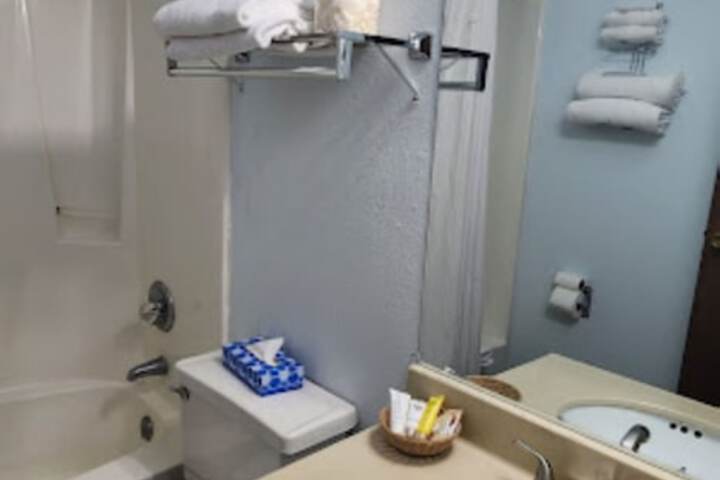 Room 33 of 46