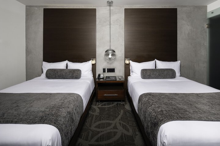 Room 11 of 27
