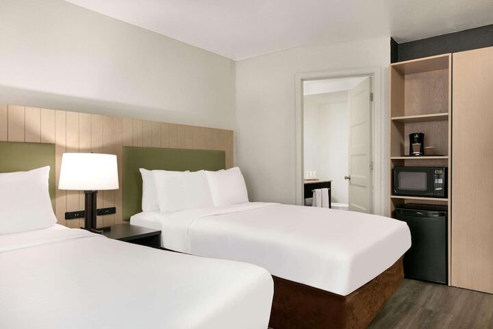 Room 13 of 28