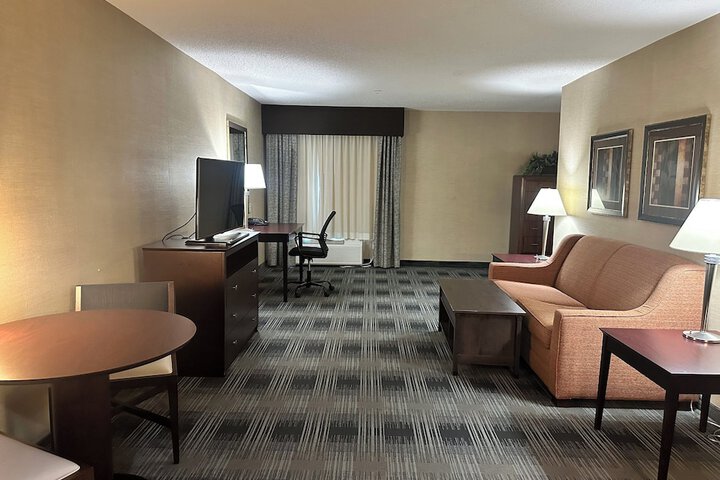 Room 26 of 80