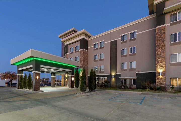 Hotel 4 of 56