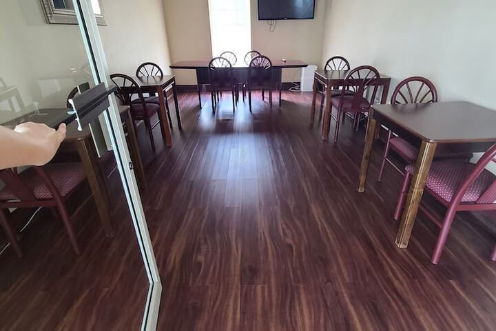 Boarders Inn & Suites by Cobblestone Hotels - Lamar
