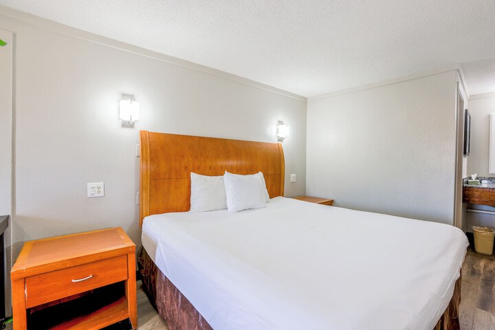 Cozy Garden Inn by OYO Hwy 40 Richmond