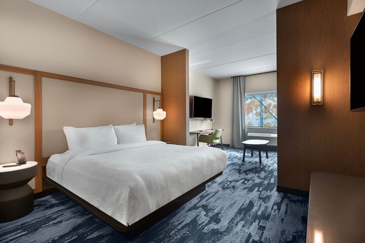 Room 10 of 28