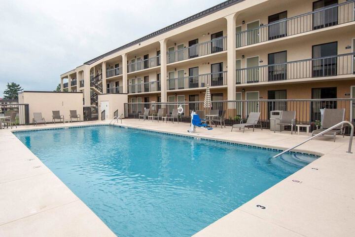 Pool 4 of 30