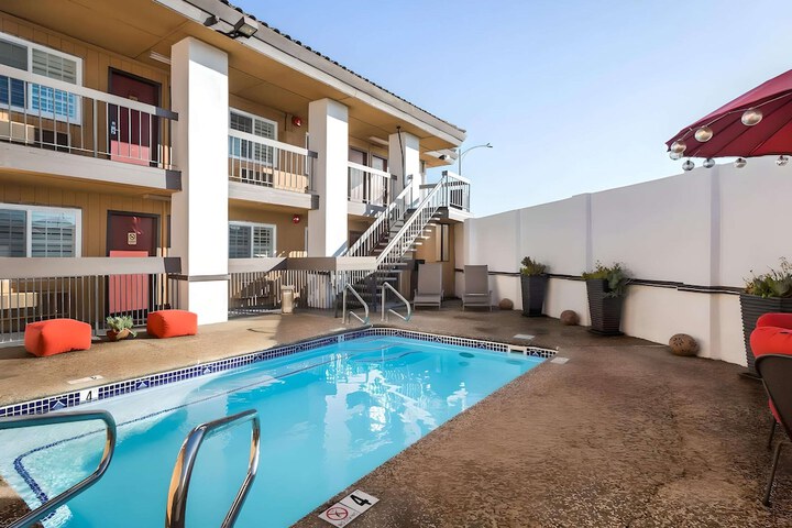 Pool 6 of 30