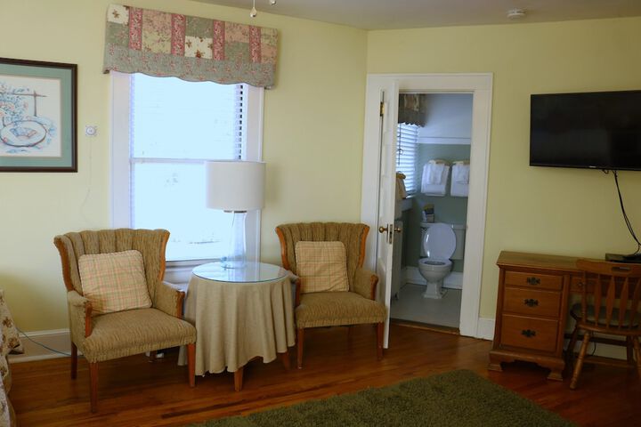 Room 44 of 143