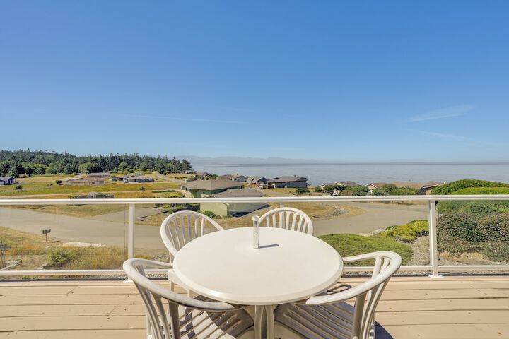 Stunning Home in Coupeville w / Deck + Beach Access