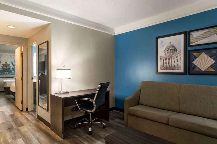 Room 21 of 39