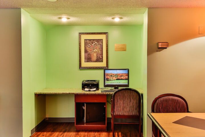 Business Center 41 of 43