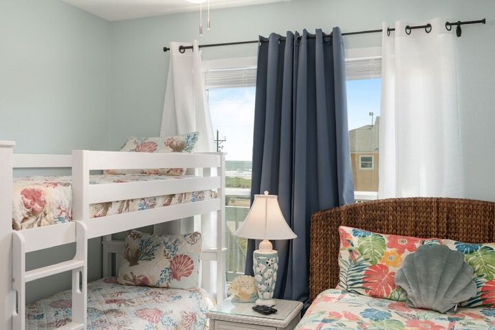 Sunrise Paradise 3 Bedroom Home by RedAwning