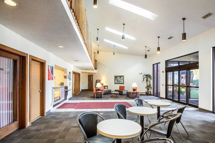 Motel 6 Saukville WI