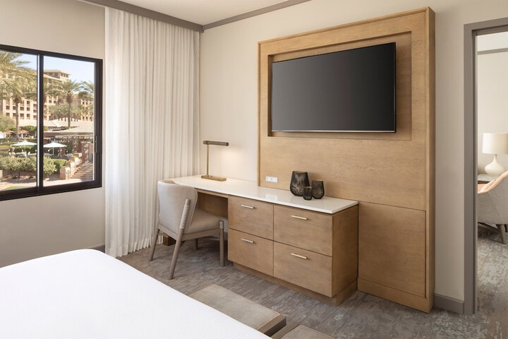 Room 51 of 142