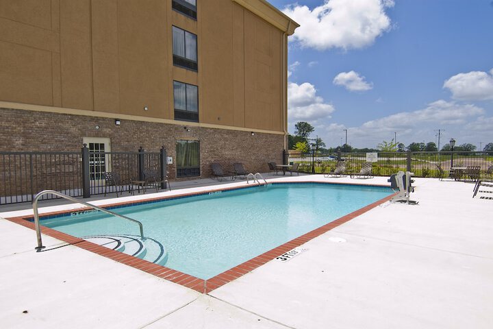 Holiday Inn Express & Suites Jackson / Pearl Intl Airport by IHG