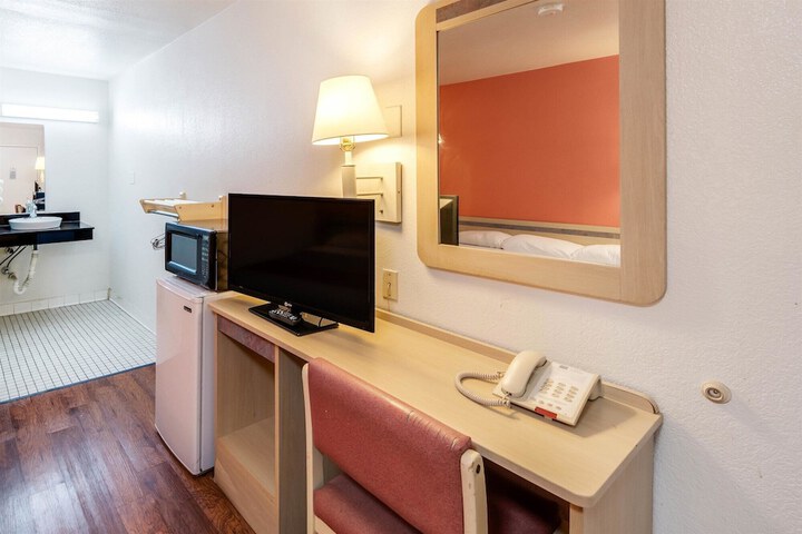 Motel 6 Greenville TX