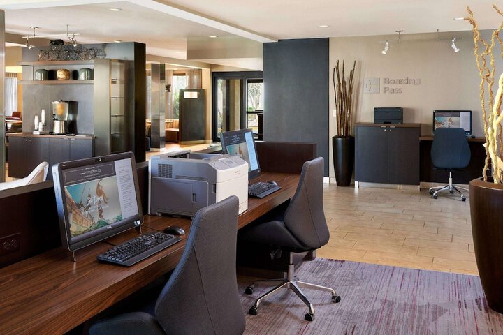 Business Center 28 of 29