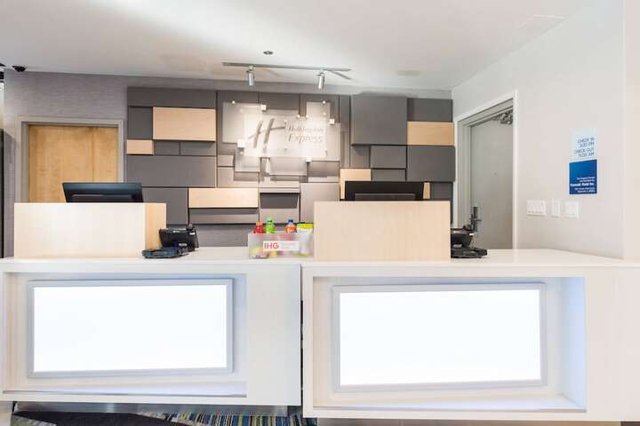 Holiday Inn Express Naperville by IHG